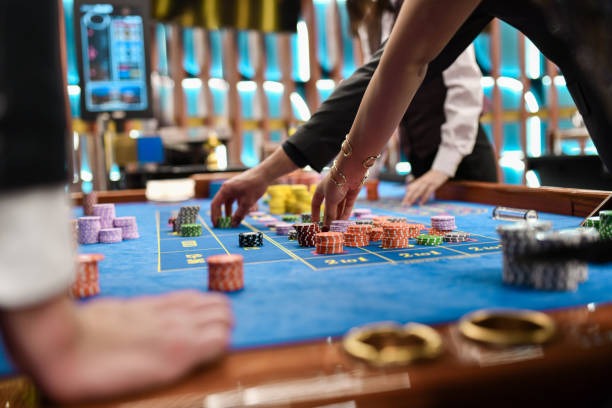 Comparison of Infinite Blackjack and traditional live blackjack table layouts